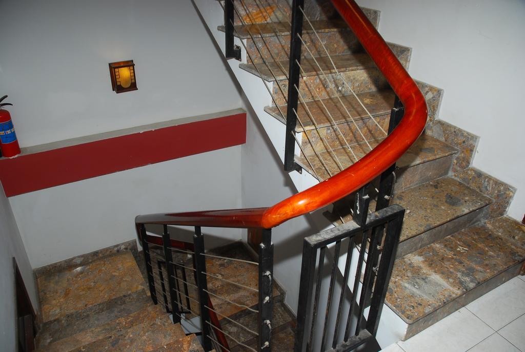 Lum Dong Tien Hotel Hue Buitenkant foto